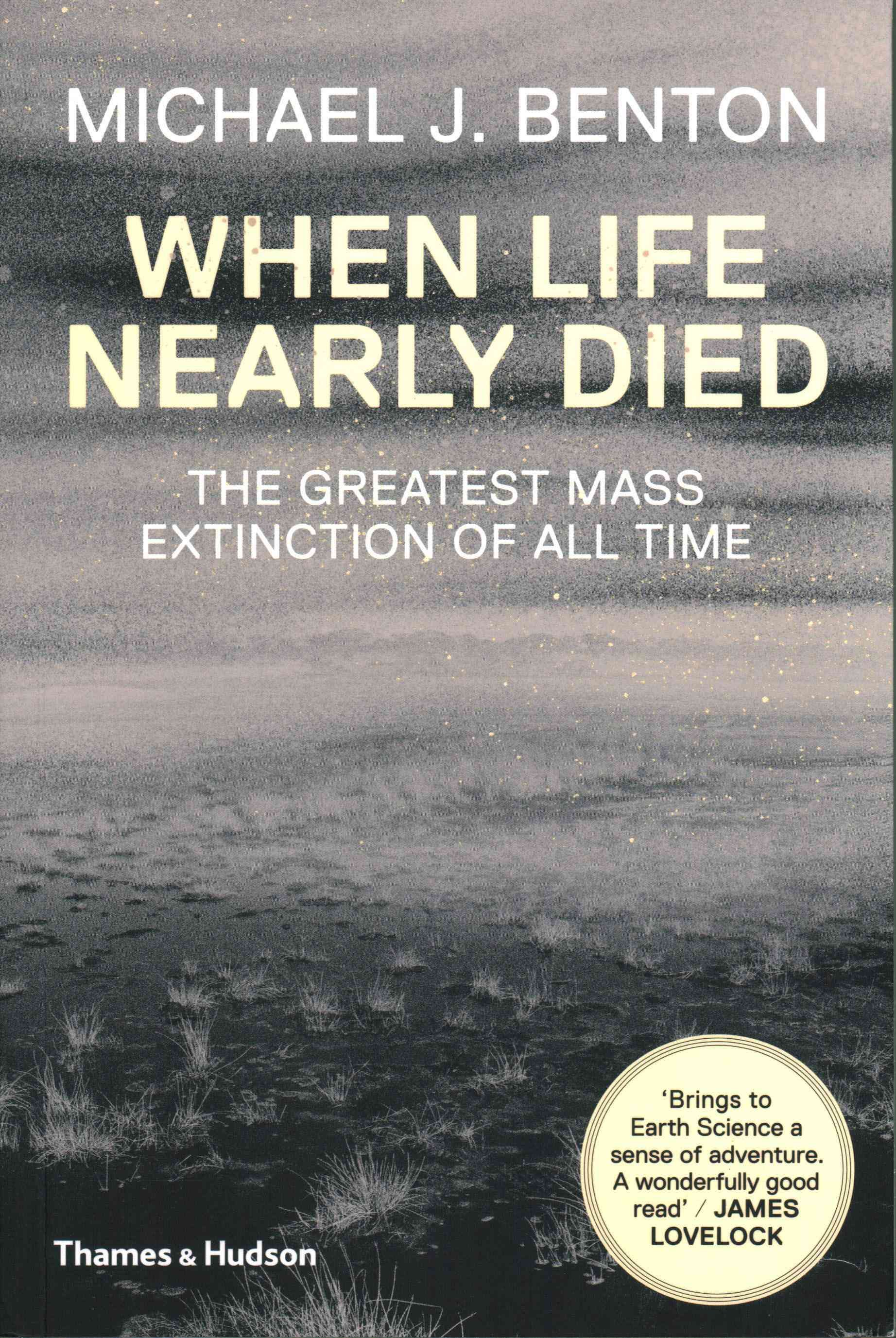 When Life Nearly Died By M. J. Benton 9780500291931 (Paperback)