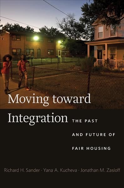 Moving Toward Integration 9780674976535 (Hardback)