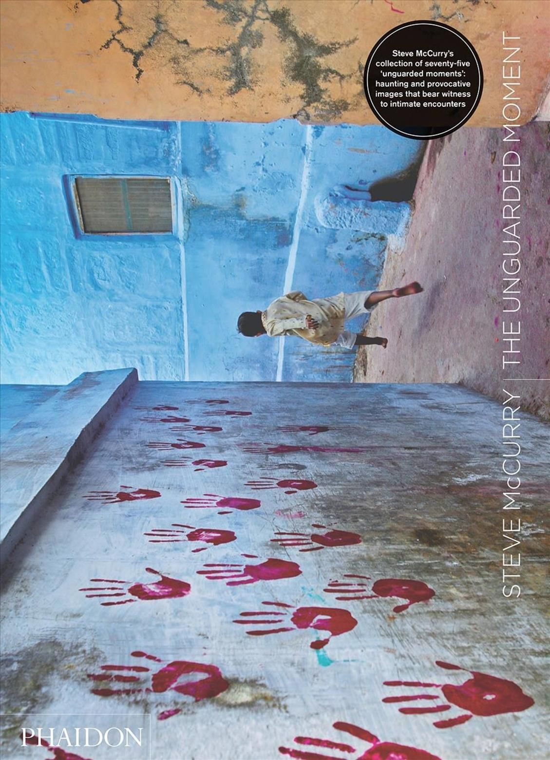 The Unguarded Moment By Steve McCurry 9780714877358 (Paperback)