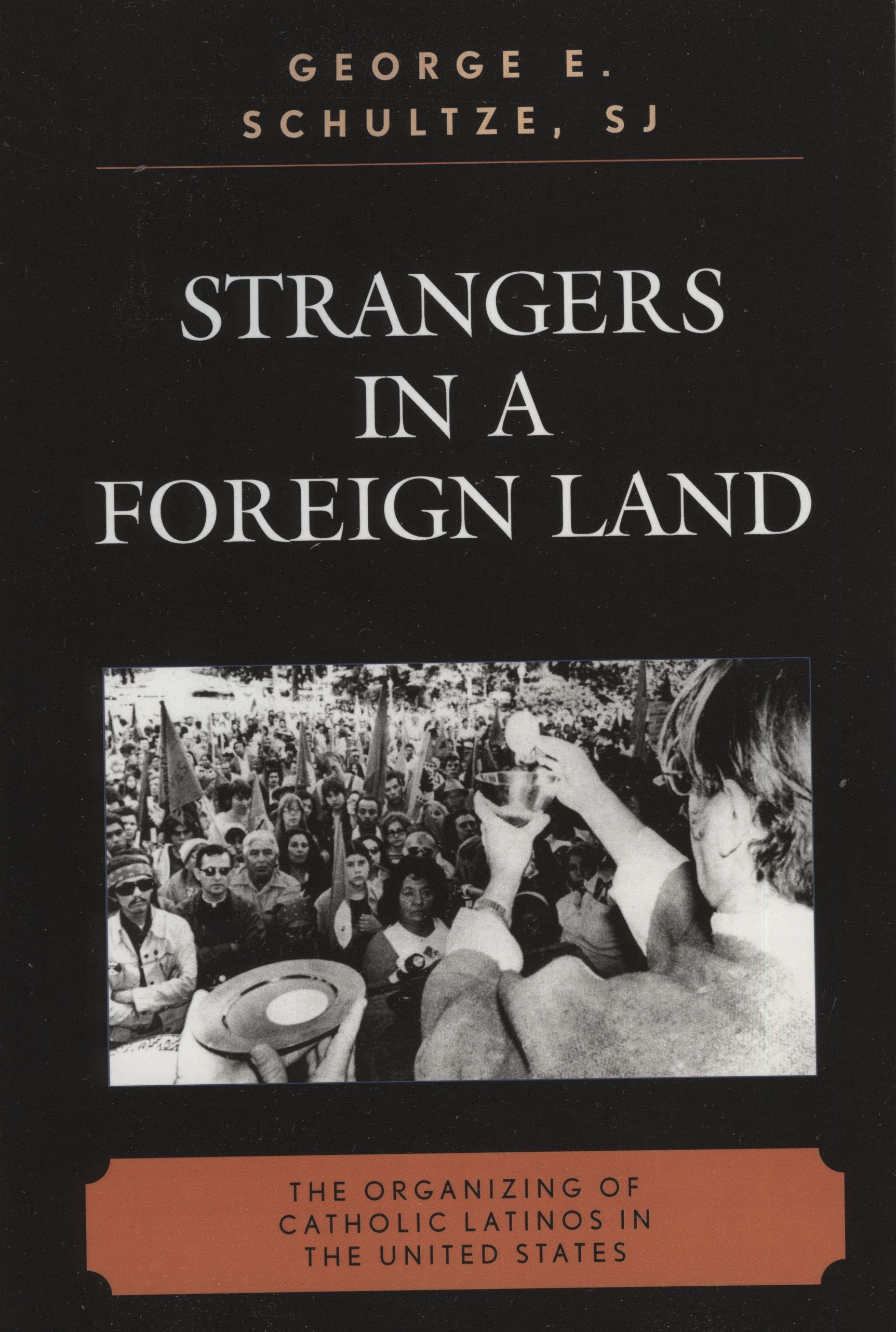 Strangers in a Foreign Land By George E. Schultze 9780739117460