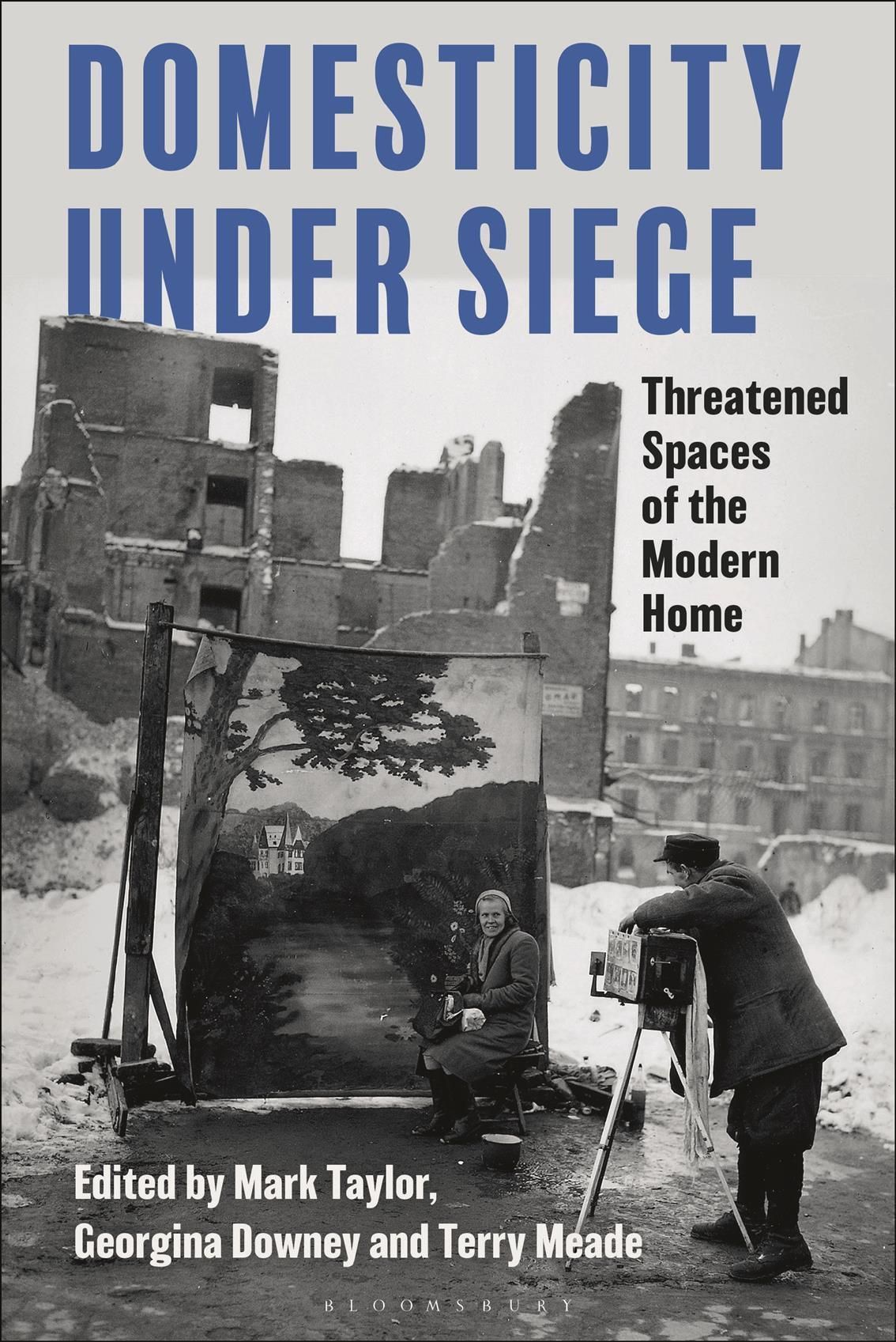 Domesticity Under Siege 9781350166110 (Hardback)