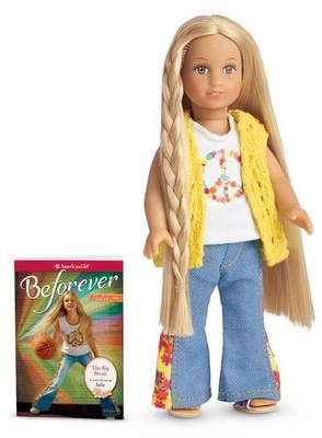 Julie Mini Doll & Book By American Girl Editors (creator) (Paperback)