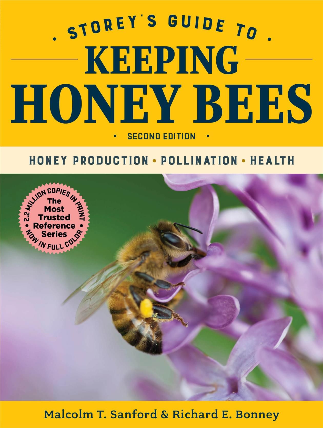Storey's Guide to Keeping Honey Bees 9781612129785 (Paperback)