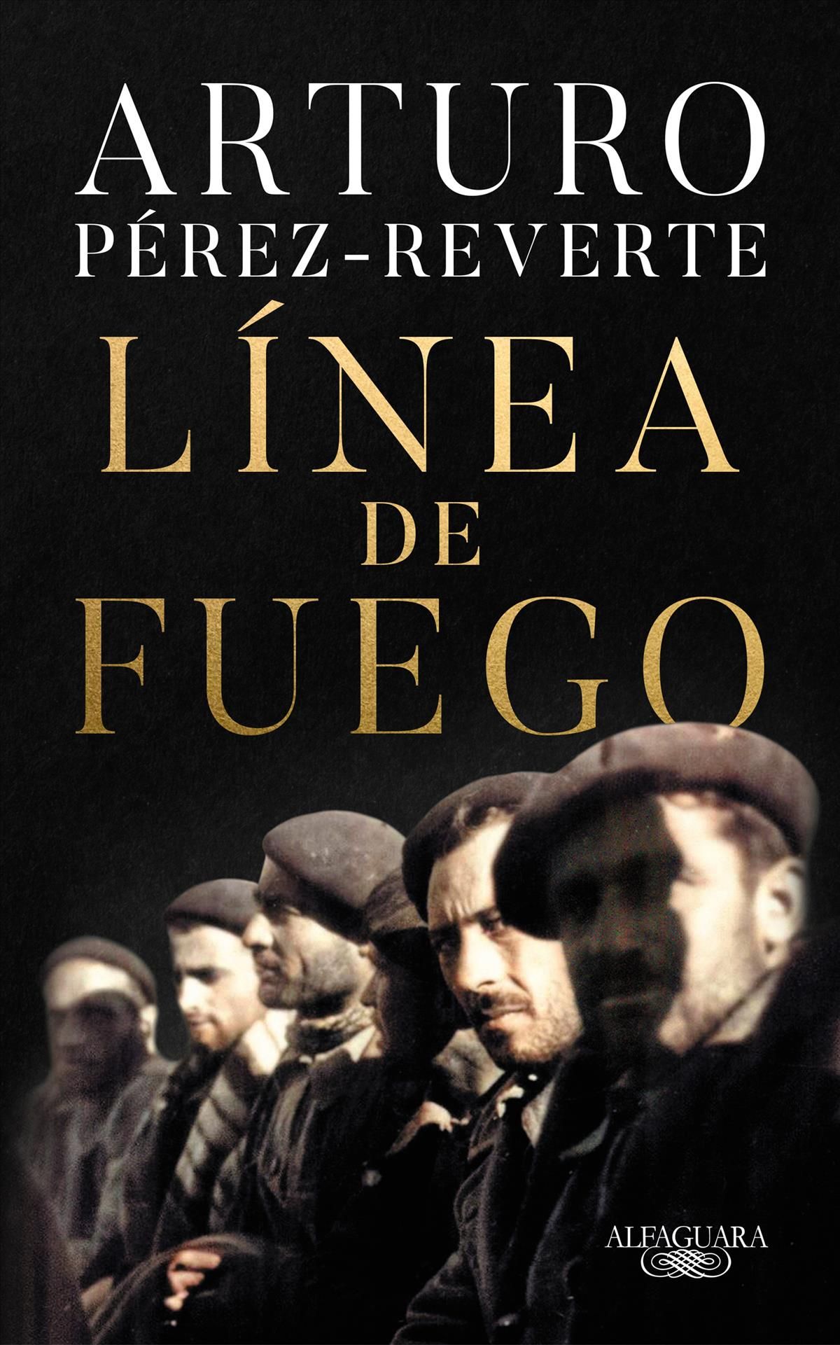 Línea De Fuego / Line of Fire By Arturo Perez-Reverte 9781644732915