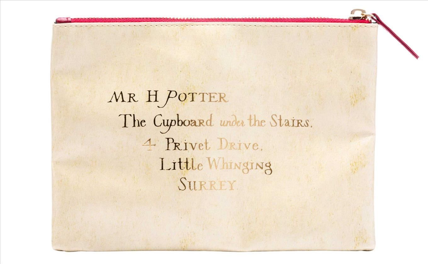 Harry Potter: Hogwarts Acceptance Letter Accessory Pouch 9781647229214