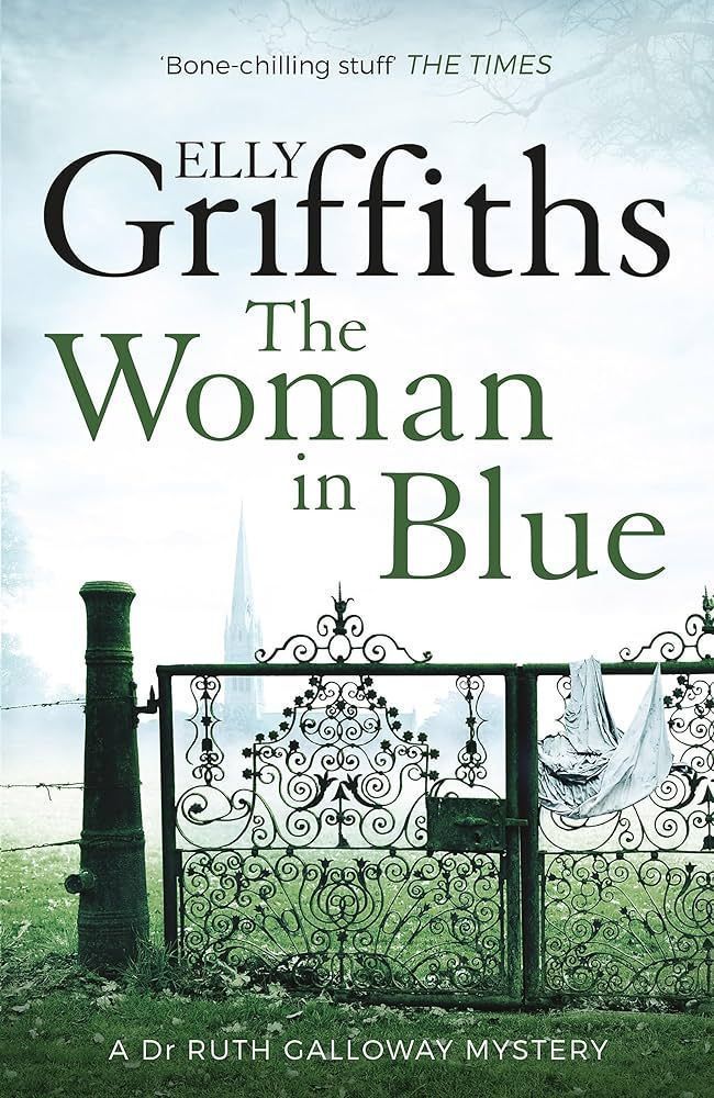 The Woman in Blue By Elly Griffiths 9781848663374 (Paperback)