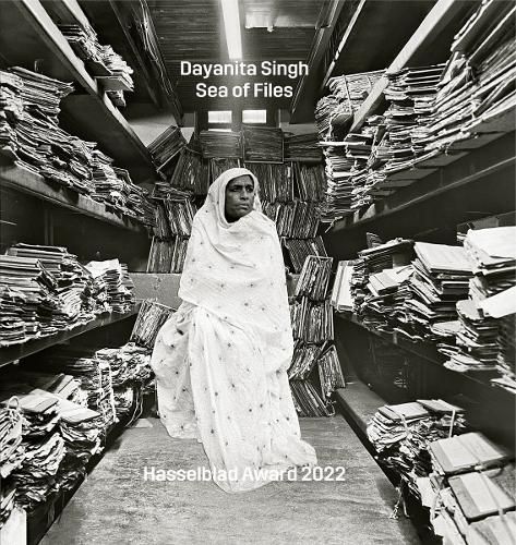 Dayanita Singh - Sea of Files 9783969991541 (Hardback)